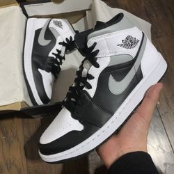 Air Jordan Retro 1 Mid Shadow