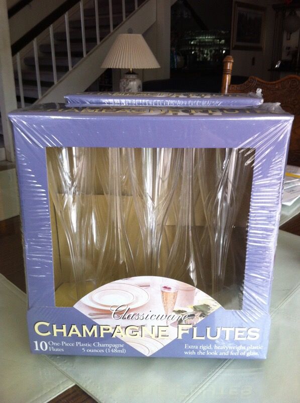 2 sealed packages plastic flutes