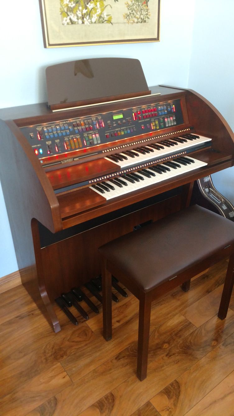 Lowrey Fiesta Organ LC/25 teach yourself organ