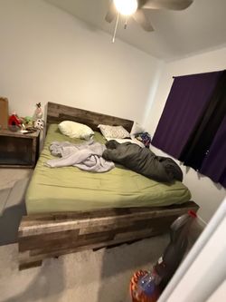 Derekson King Panel Bed