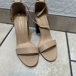 Size 7 1/2 Nude Heels 