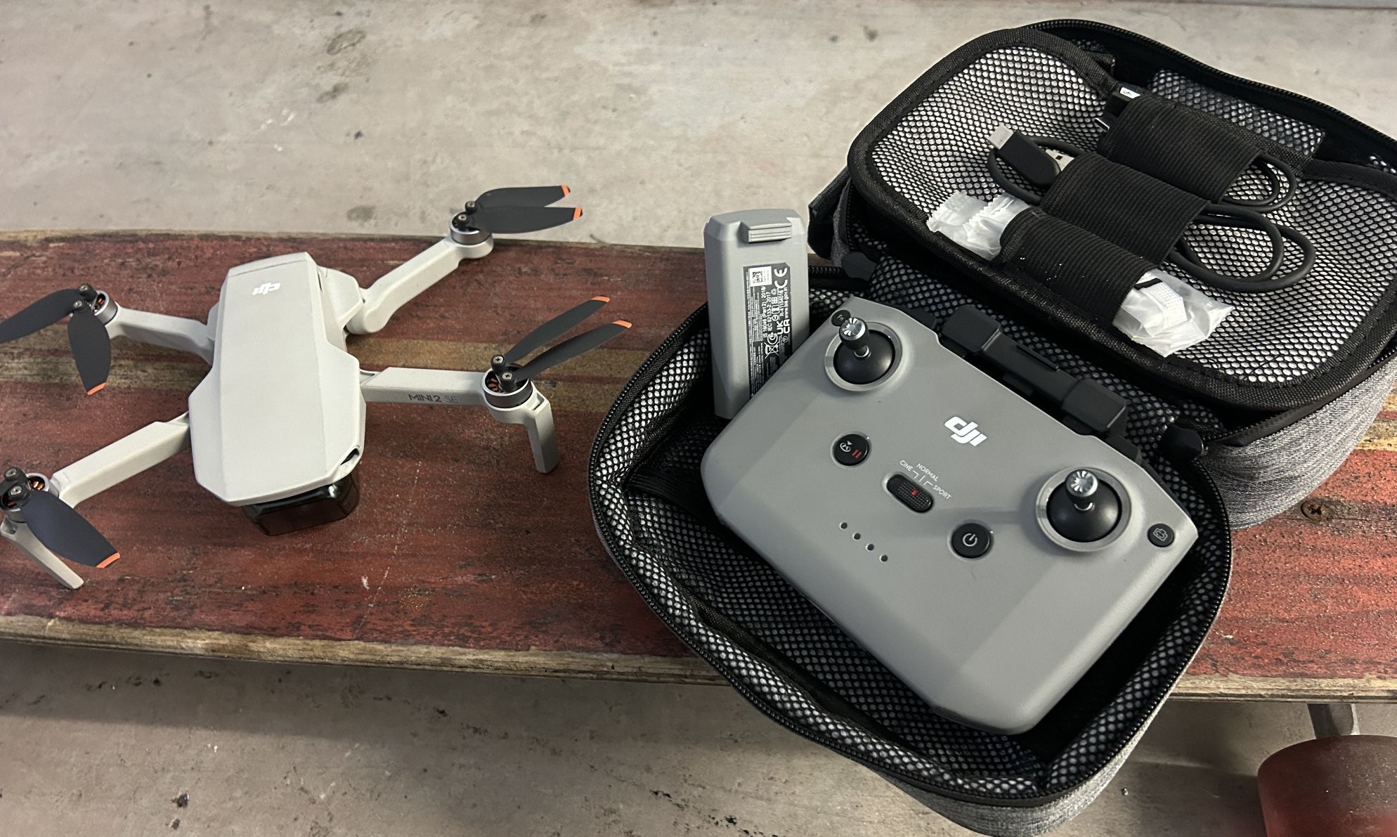 DJI Mini 2 SE Includes Remote, Cables, Battery & Ozchin Protective Case