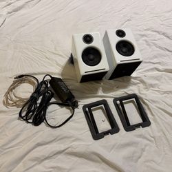 Audioengine A2+ Powered Desktop Speakers - White - Great Condition w/ Cables & Stands