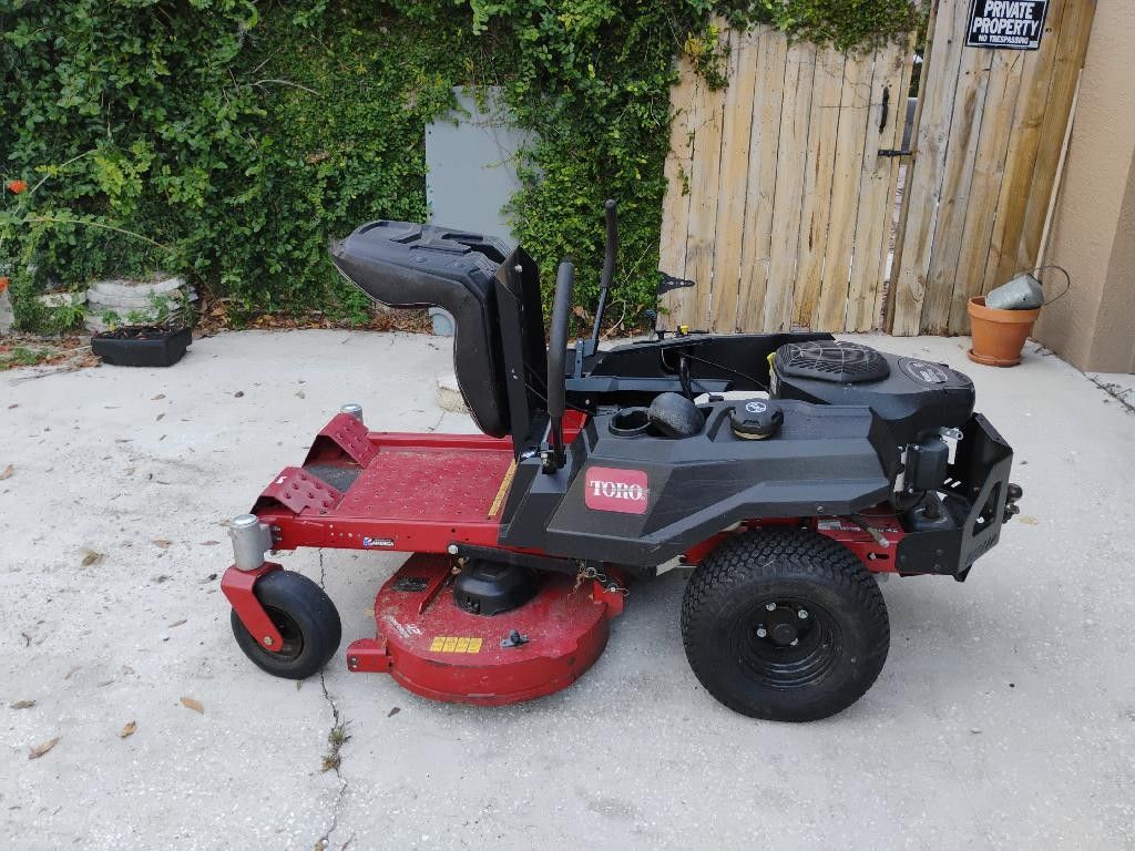 Toro TimeCutter 42-in 22-HP V-twin Gas Zero-turn Riding Lawn Mower