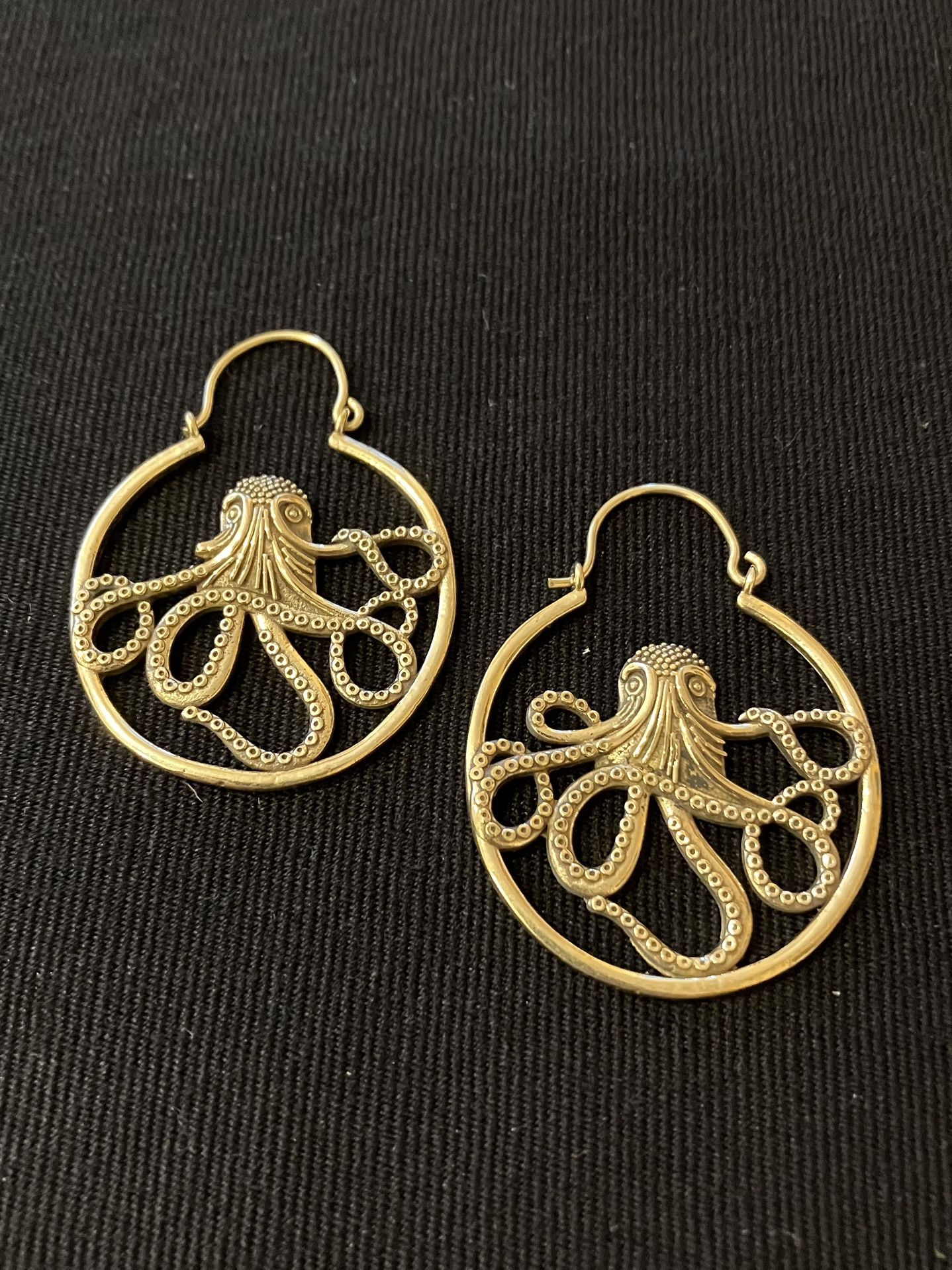 Octopus Disc Earrings 