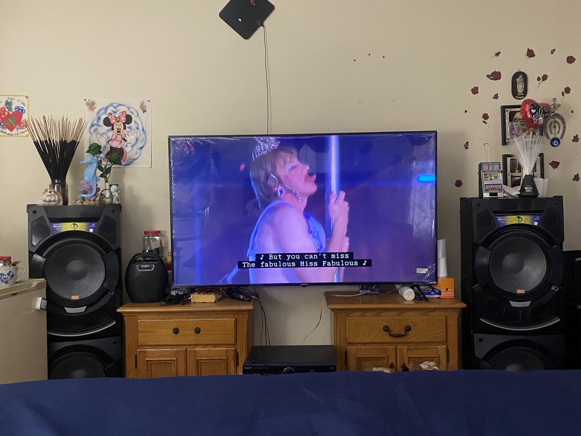 Element Smart Tv Roku 65” With Stereo Speakers Surround Sounds