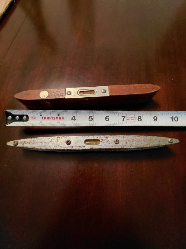 2 Used 9" LEVELS ! One Is Wood STANLEY, And 1 Is Metal !
