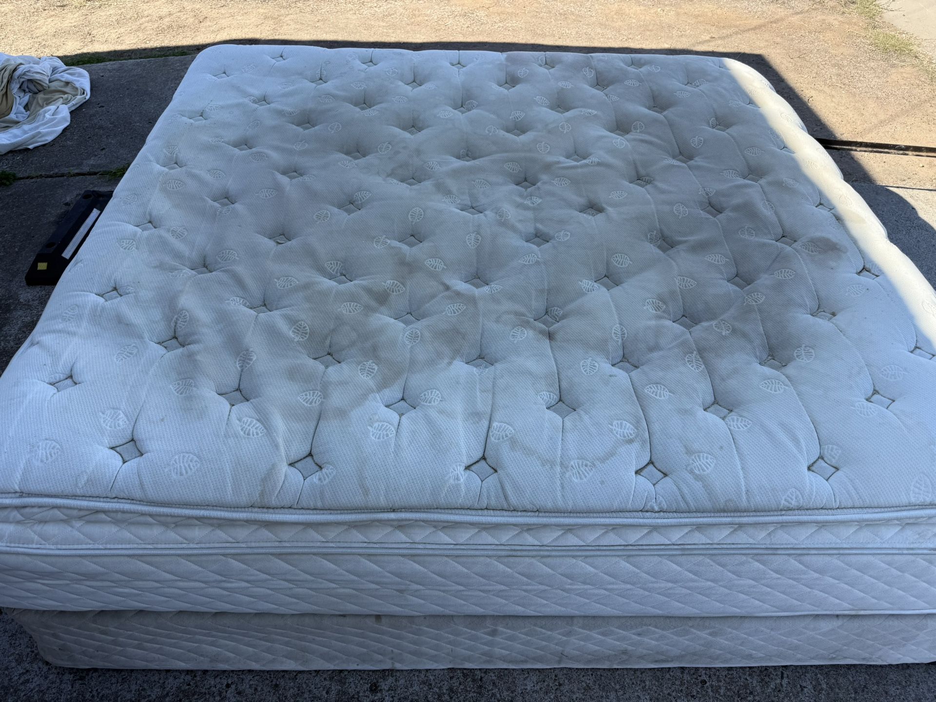 King Size Mattress And Box Spring And Frame