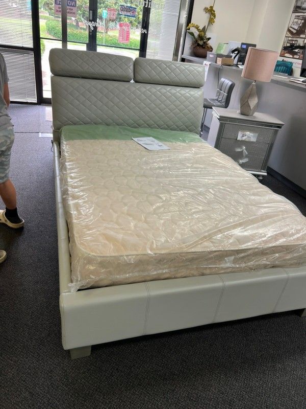 Bed Platform Style Modern Padded Leatherette USB Chargers Qn & Kg