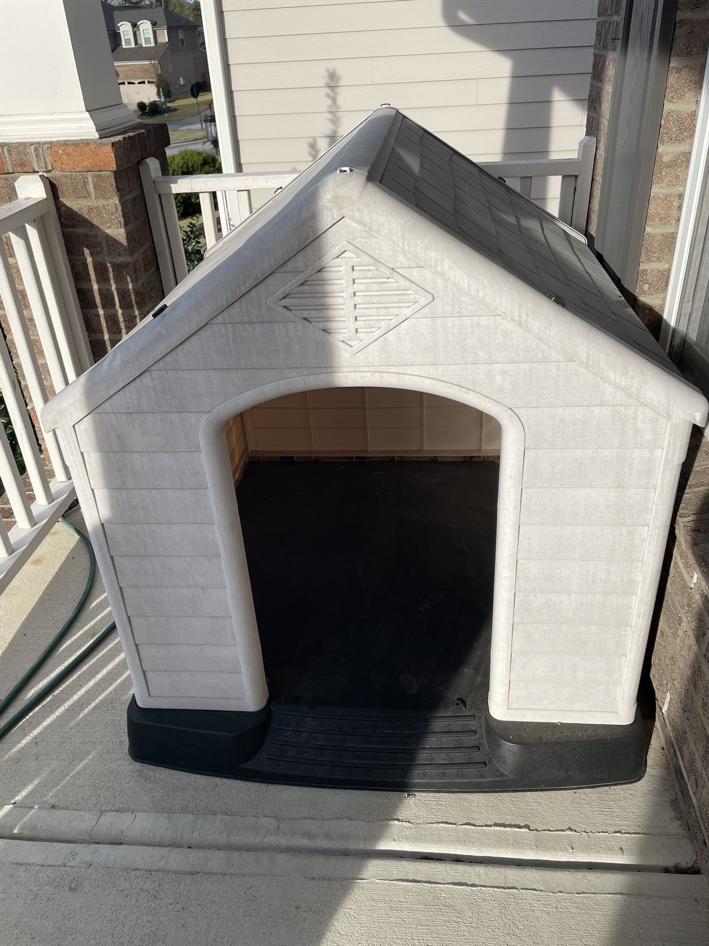 Confidence Pet XXL Waterproof Plastic Dog Kennel Outdoor House Brown