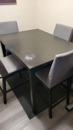Dining room table set (high chairs)