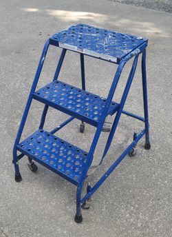 Nice Louisville 3 Step Steel Rolling Warehouse Ladder
