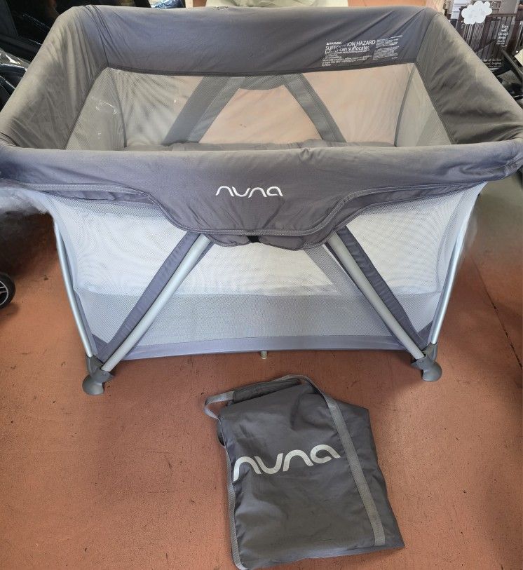 Nuna SENA playpen W Bassinette And Travel Bag