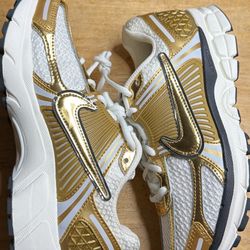 Nike Vomero Metallic Gold Size 7.5W