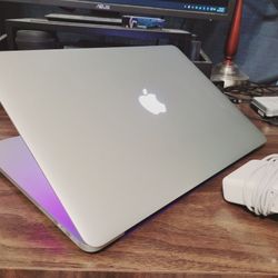15in Apple MacBook Pro. Core i7, Radeon R9, 500GB, 16GB ram, 15