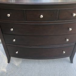 Very Good Condition Hardwood Dresser 