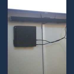 3 Controllers. PS4 SLIM W/wall Hanger  And PS4 Headset