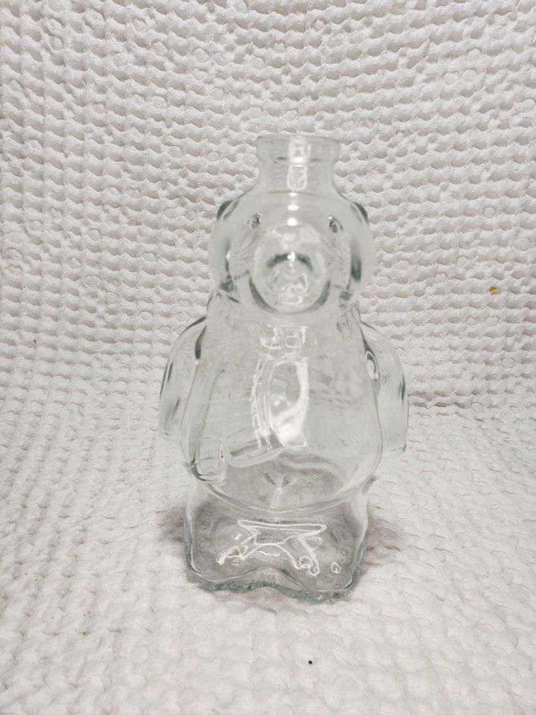 Polar bear glass syrup/honey  jar . Good condition and smoke free home.  Heavy glass bottle 7 3/4 inches tall with cover.   Holds 16.9 oz or 500 ml.