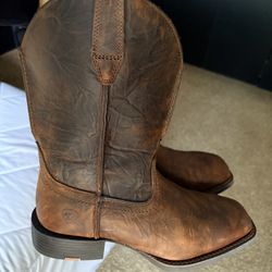 Men Ariat Cowboy Boots
