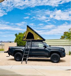 Hard Shell Rooftop Tent with Ladder