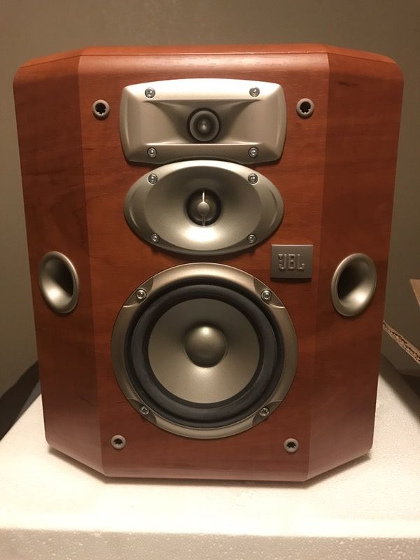 JBL L810 CH studio speakers in box new price