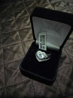 Size 8 brand new wedding ring set