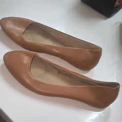 Size #7 Flats $3