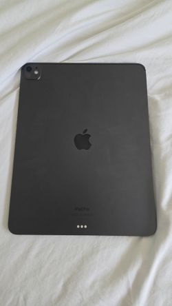Apple iPad Pro 13-inch M4 Space Black — No Power — For Parts/Repair