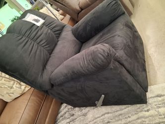 Black manual recliner
