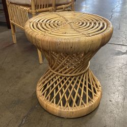 Round Tabls