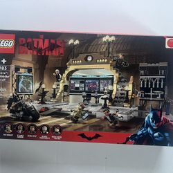 Lego BATCAVE 