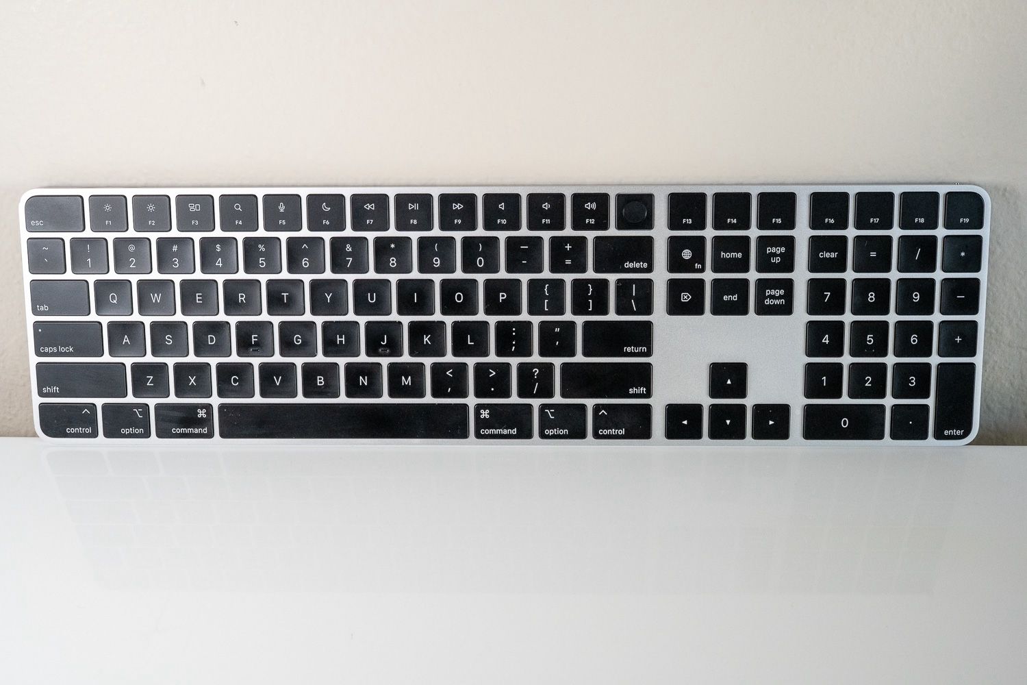 Apple Magic Keyboard w/touchID & Lightning Port
