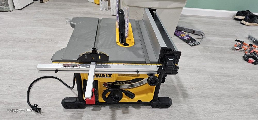 Dewalt 10" Bench Saw