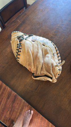 Lefty Nokona Catcher’s Glove 
