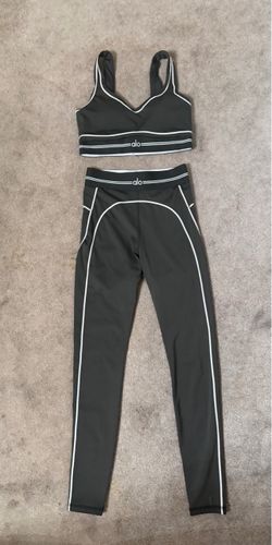 Alo Yoga Sports Bra and Leggings Set