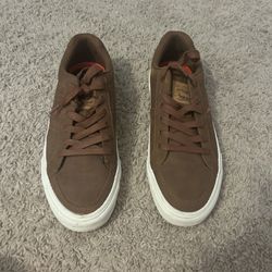 Brown Levi’s size 8 never worn before no box