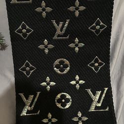 Louis Vuitton Logomania Scarf