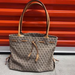 Dooney & Bourke, Inc. Tote/purse