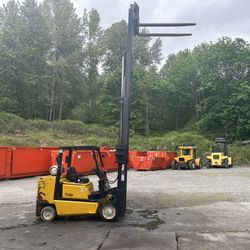 10,000lb, 4-stage mast, cushion tire forklift. Yale GLC100MGNGAQ086