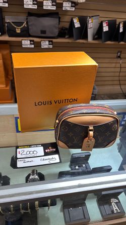 LV Crossbody Purse 👜