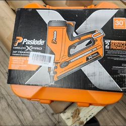 Paslode CF325XPRO 24 7.2-Volt Lithium-Ion Battery 3-1/4 in. 30 Degree Gas Powered Cordless Strip Load Framing Nailer 