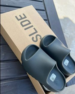Kids yeezy slides