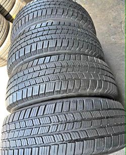 255/65/18 Michelin vendo un set de llantas usadas excelente condiciones de vida las 4 ✅🤩I am selling a set of used tires, all 4 in excellent living c