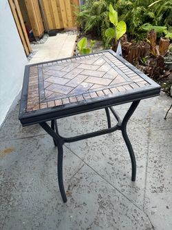 OUTDOOR TABLE