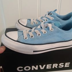 Girl Converse
