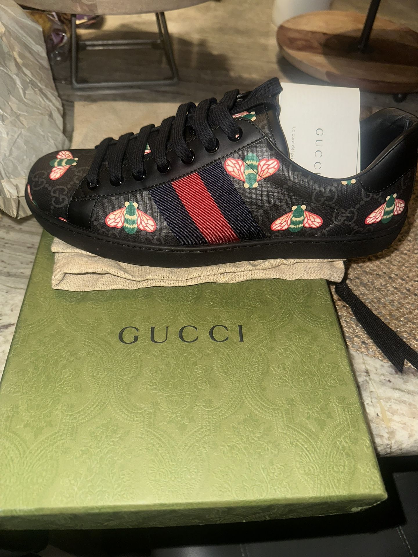 Gucci Supreme H20 Bee Size BNIB