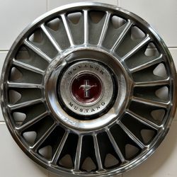 **1967 FORD MUSTANG HUBCAP**