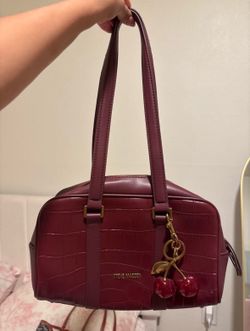 Burgundy Steve Madden crocodile textured handbag! Used ONCE! 👛