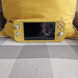 Nintendo Switch Lite Yellow