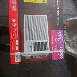 Brand new Window ac unit.12,200 BTU